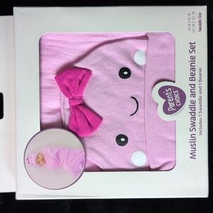 Muslin Swaddle and Beanie Set. New